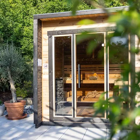 Romantisches Mit Sauna, Terrasse & بيت للعطل Munchsteinach
