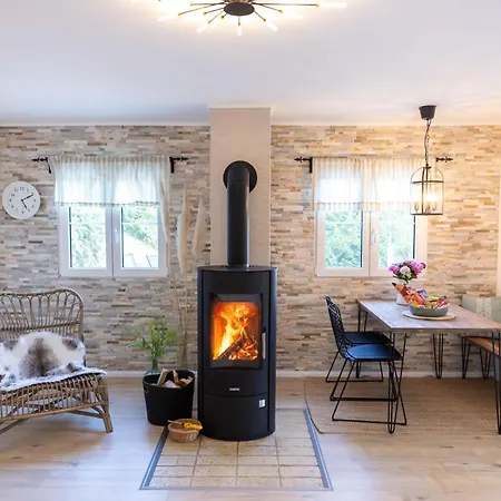 Romantisches Mit Sauna, Terrasse & Holiday home Munchsteinach