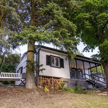 Holiday home Romantisches Mit Sauna, Terrasse &