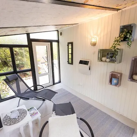 Holiday home Romantisches Mit Sauna, Terrasse & Munchsteinach