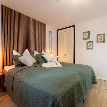 Holiday home Romantisches Mit Sauna, Terrasse &