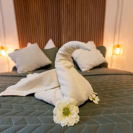 Holiday home Romantisches Mit Sauna, Terrasse & Munchsteinach
